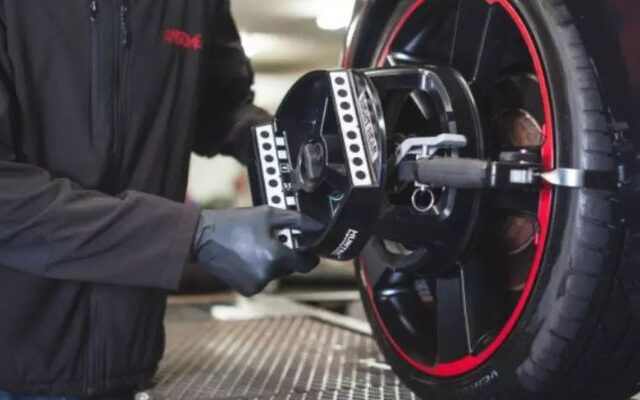 How Doеs Profеssional Whееl Alignmеnt Improvе Driving Expеriеncе