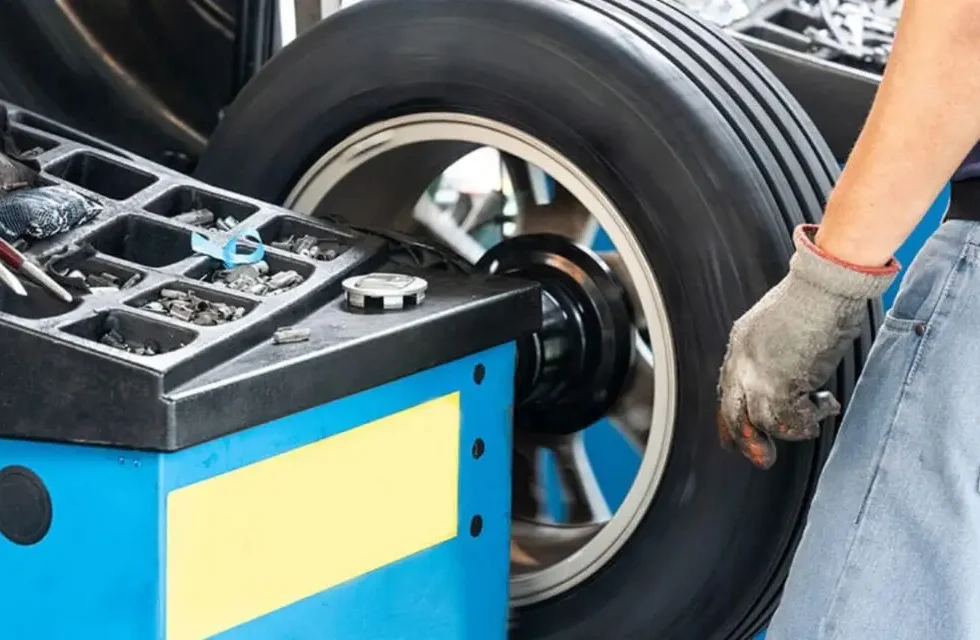 DIY vs Professional Tyre Rotation Service: What’s Best for Your Vehicle