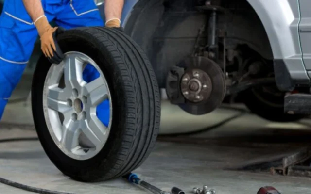 Must-Know Signs: When Should You Replace Your Car Tyres?