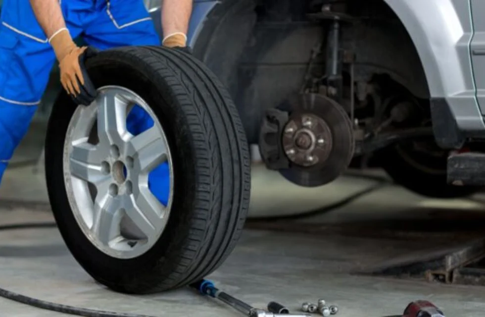 Must-Know Signs: When Should You Replace Your Car Tyres?