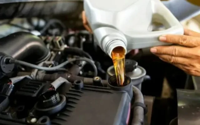 How Oil Change Service in Abu Dhabi Keeps Your Car’s Engine Running Smoothly?