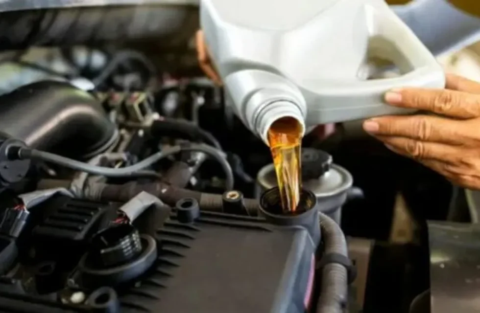 How Oil Change Service in Abu Dhabi Keeps Your Car’s Engine Running Smoothly?