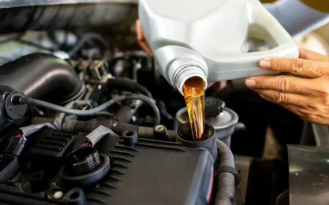 How Oil Change Service in Abu Dhabi Keeps Your Car’s Engine Running Smoothly