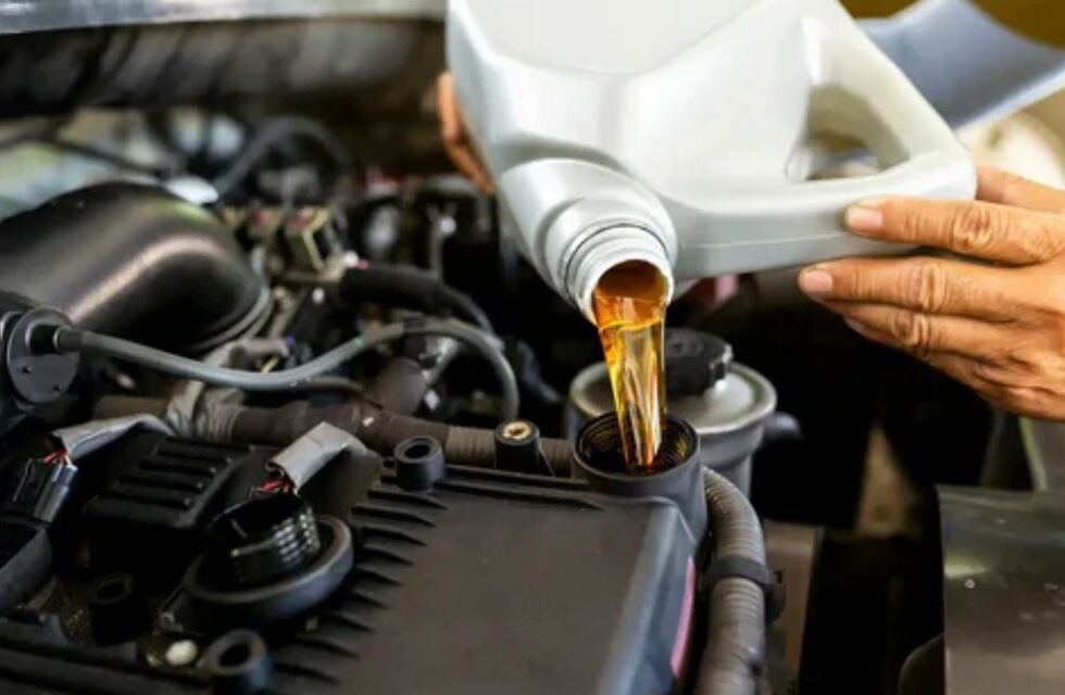How Oil Change Service in Abu Dhabi Keeps Your Car’s Engine Running Smoothly