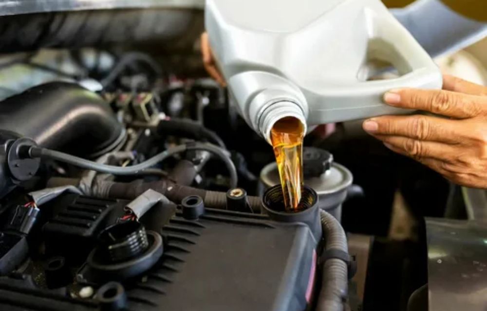 How Oil Change Service in Abu Dhabi Keeps Your Car’s Engine Running Smoothly